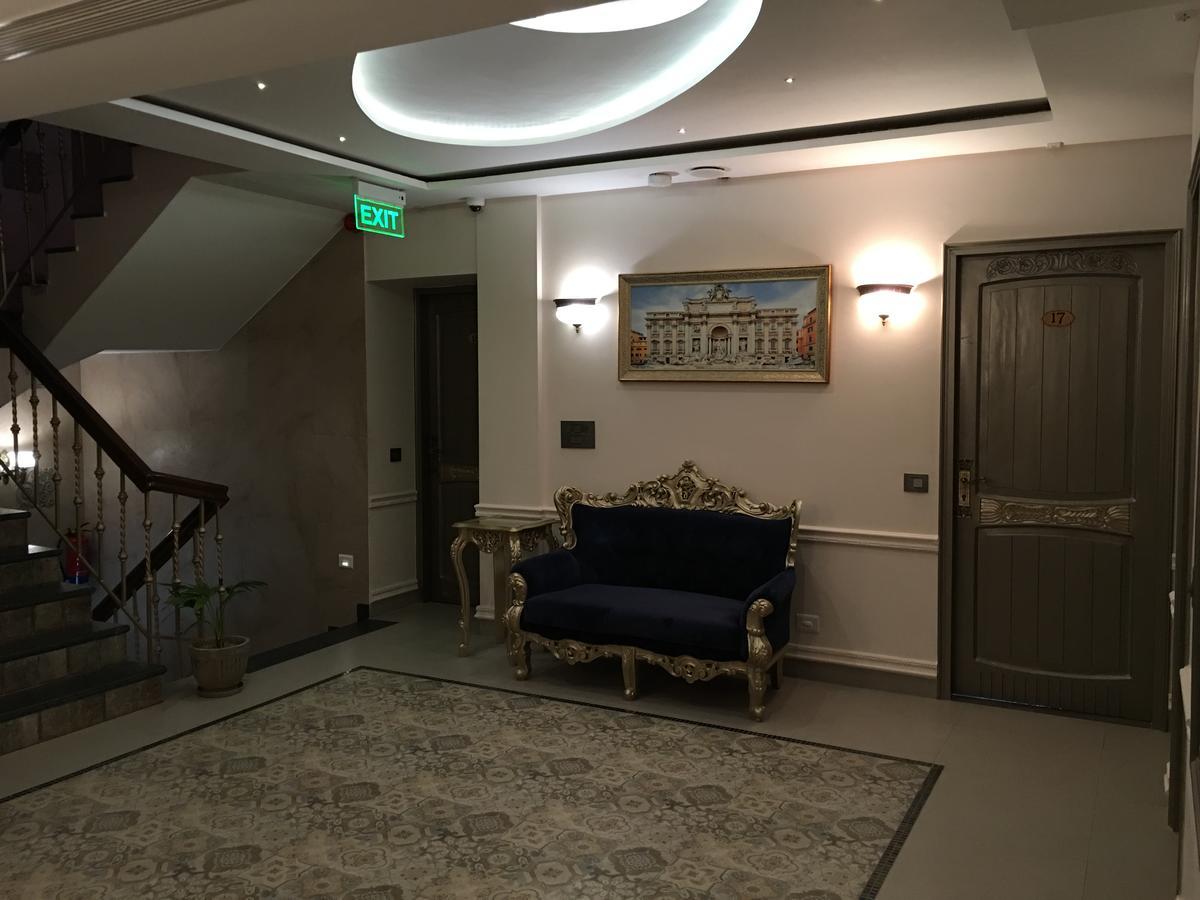 Hotel Posh Chandīgarh Exteriör bild